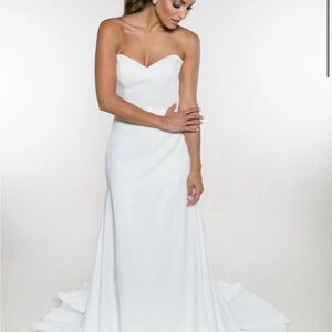 Elegant White Strapless Wedding Dress